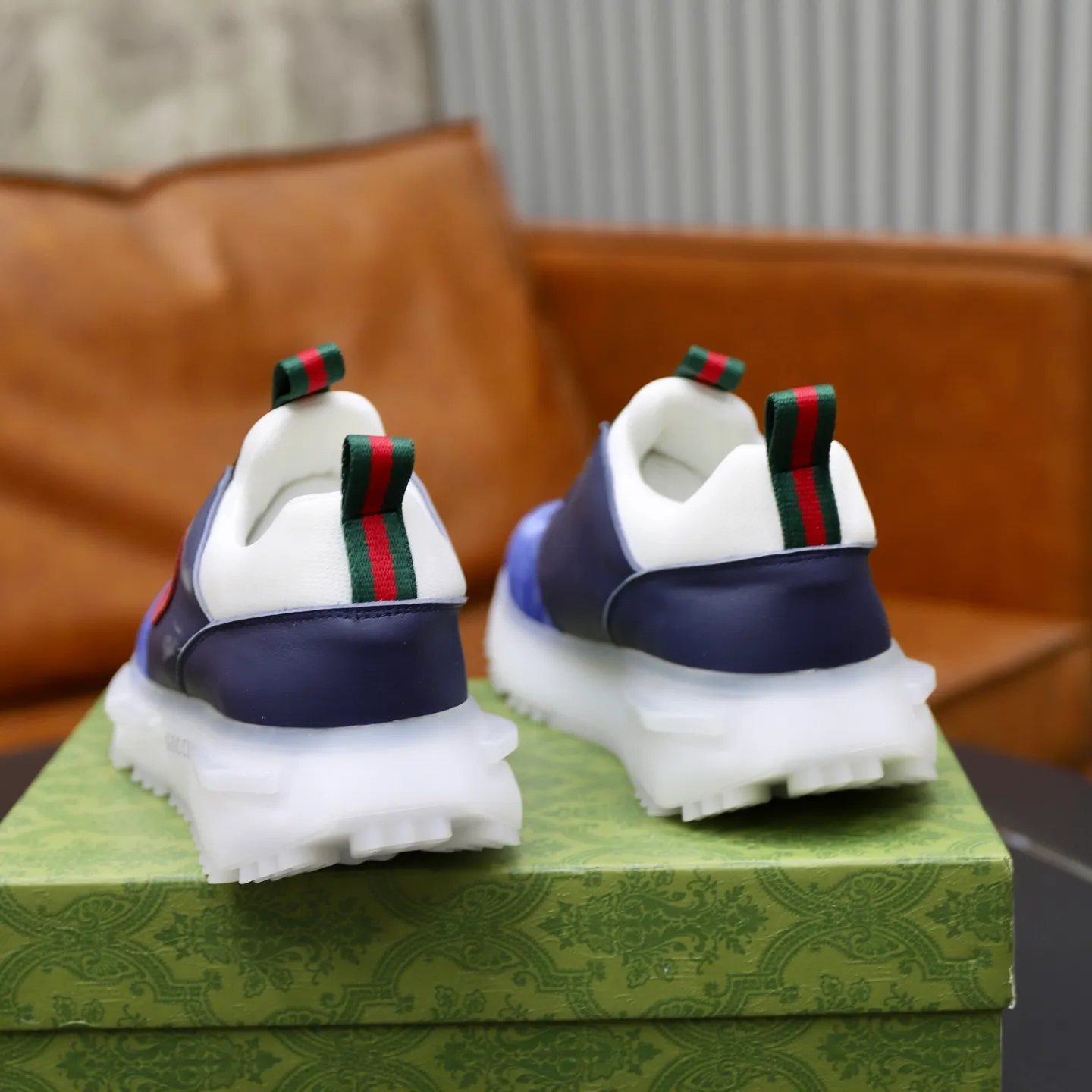 Ex-factory price: 462💰🙅‍♂️🙅‍♂️🙅‍♂️ Brand: GUCCI Standard code: 38-44 (45 customized) Grade: Same as the official website Material: Original cowhide material spliced with brand cloth Comfortable and breathable lining Lightweight and wear-resistant sports outsole Style category: Men's fashionable casual shoes Running sports shoes Distinguished luxury brand elements Top luxury color: actual picture color